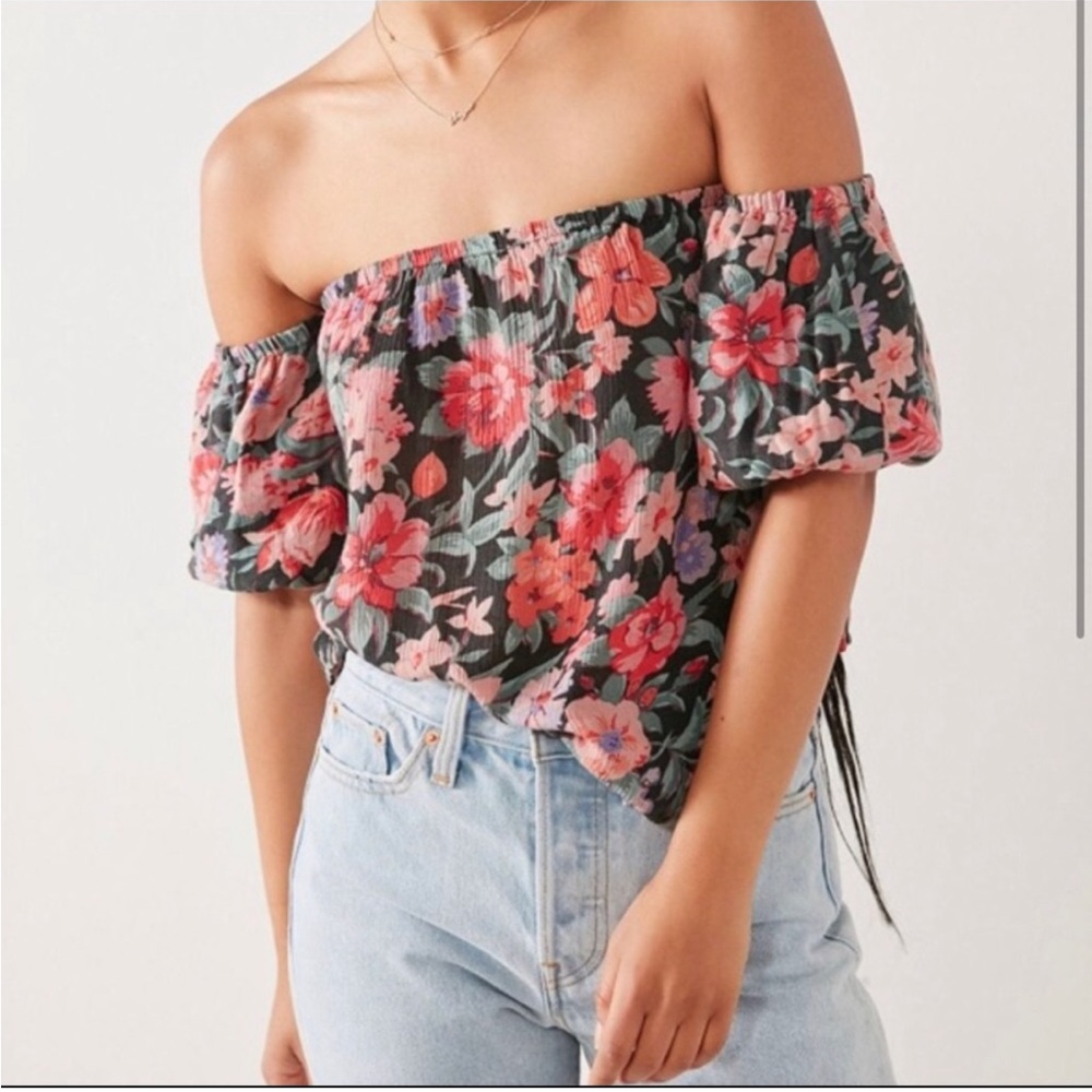 Urban Outfitters Kimchi Blue Off the Shoulder Floral Top Size XS